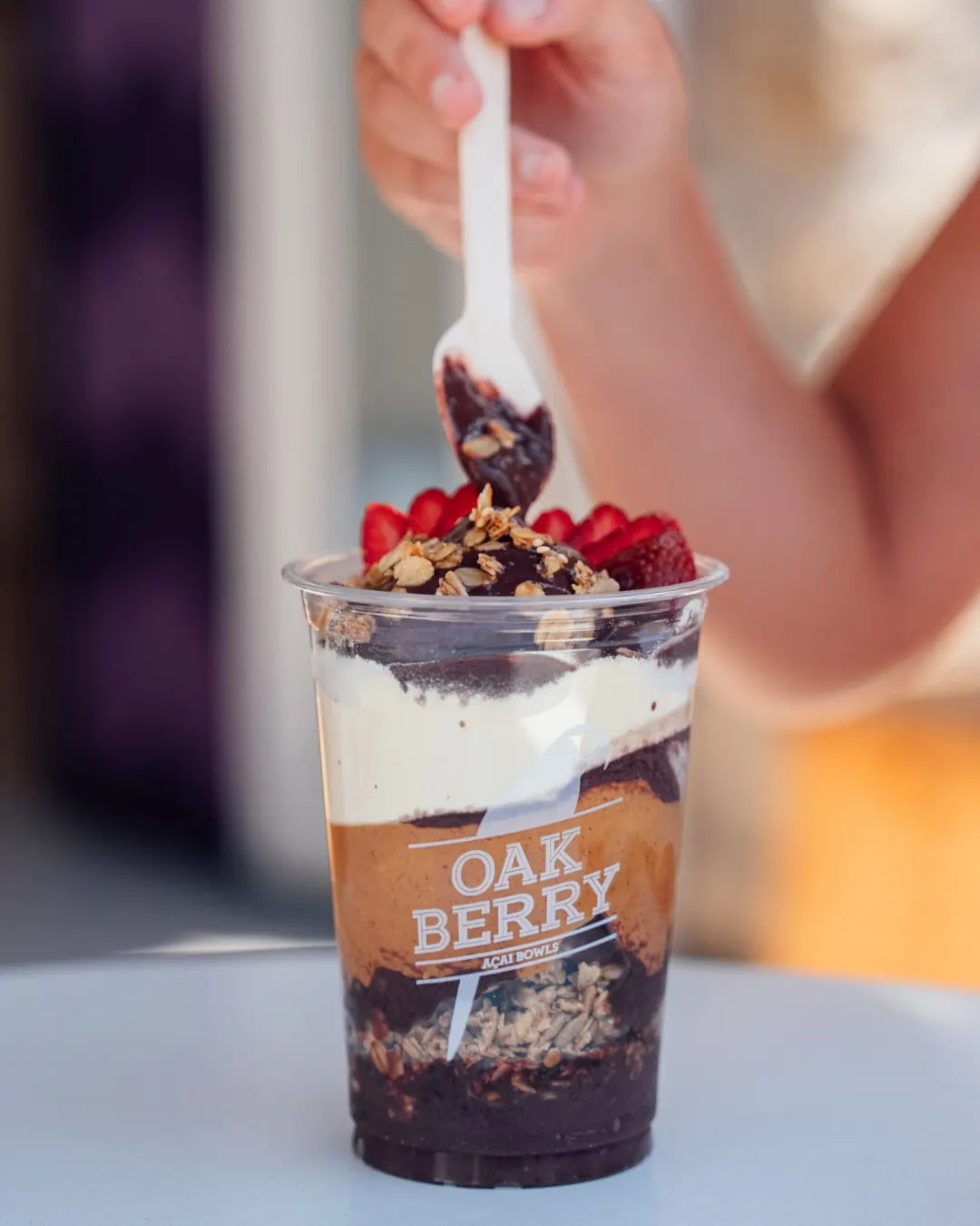 Gæster nyder OAKBERRY açaí bowls